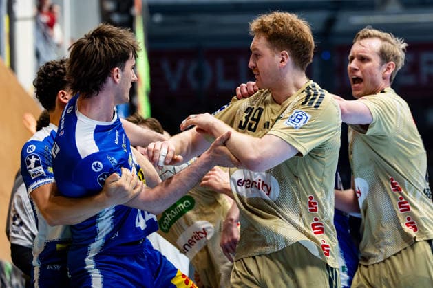 10.04.2026, GER, Handball, Maenner, Saison 25 26, Daikin 1.Bl, 28.Spieltag, ThSV Eisenach - TSV Hannover-Burgdorf Gian Attenhofer (ThSV Eisenach,11), Stephan Seitz (ThSV Eisenach,44), Lukas Stutzke (TSV Hannover-Burgdorf) 99817 Eisenach Werner-Assmann-Halle Am Sportp Thueringen Deutschland