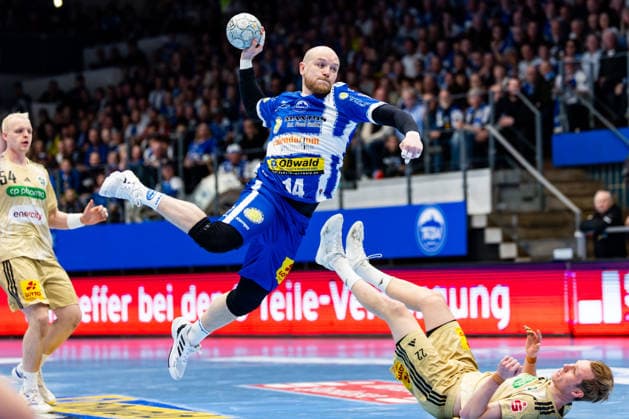 10.04.2026, GER, Handball, Maenner, Saison 25 26, Daikin 1.Bl, 28.Spieltag, ThSV Eisenach - TSV Hannover-Burgdorf Peter Walz (ThSV Eisenach,14), Marian Michalczik (TSV Hannover-Burgdorf) 99817 Eisenach Werner-Assmann-Halle Am Sportp Thueringen Deutschland