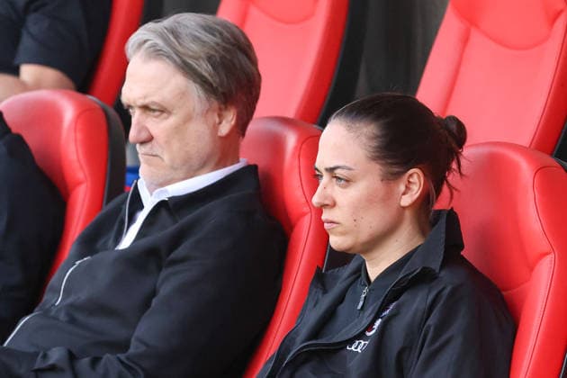 2026.04.11, xkwix, Fußball, 3.Liga, Rot-Weiss Essen - FC Ingolstadt, Stadion an der Hafenstraße, 33.Spieltag, Saison 2025 2026: Dietmar Beiersdorfer (Geschaeftsführer FC Ingolstadt 04) und Sabrina Wittmann (FC Ingolstadt 04 Cheftrainerin) gemeinsam auf der Bank DFB regulations prohibit any use of photographs as image sequences and or quasi-video. Photo: xKamilxWilkowskixPressefotoKochx Nordrhein-Westfalen Deutschland