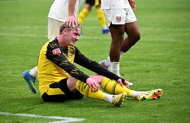 Fussball, Bundesliga, Deutschland, Herren, Saison 2025 2026, 29. Spieltag, Signal Iduna Park Dortmund: Bor. Dortmund - Bayer Leverkusen 0:1; Julian Brandt (BVB). Enttäuschung, Frust, Aktion.