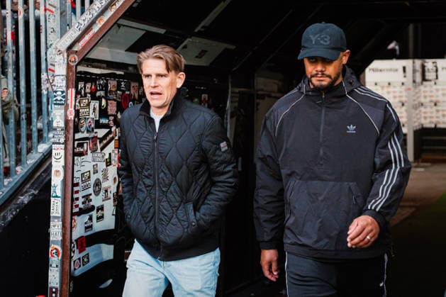 1. Bundesliga: FC St. Pauli vs. FC Bayern München, 11.04.2026 Christoph Freund (Sportdirekot FC Bayern München) und Vincent Kompany (Trainer FC Bayern München); Fußball, 1. Bundesliga, 29. Spieltag : FC St. Pauli vs. FC Bayern München am 11.04.2026 im Millerntor-Stadion, Hamburg DFL REGULATIONS PROHIBIT ANY USE OF PHOTOGRAPHS AS IMAGE SEQUENCES AND OR QUASI-VIDEO. Copyright: xBEAUTIFULxSPORTS Tonhäuserx