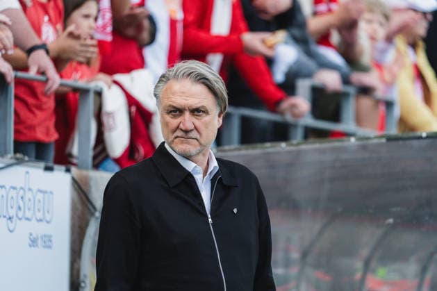 Dietmar Beiersdorfer als FC Ingolstadt 04 Sportdrirektor schaut grimmig Rot-Weiss Essen vs. FC Ingolstadt 04, Fussball, 3.Liga, 33.Spieltag, Saison 2025 26, 11.04.2026, DFL REGULATIONS PROHIBIT ANY USE OF PHOTOGRAPHS AS IMAGE SEQUENCES AND OR QUASI-VIDEO, Rot-Weiss Essen vs. FC Ingolstadt 04, Fussball, 3.Liga, 33.Spieltag, Saison 2025 26, 11.04.2026 Essen Copyright: xEibner-Pressefoto LukasxBaldygax EP_LBA