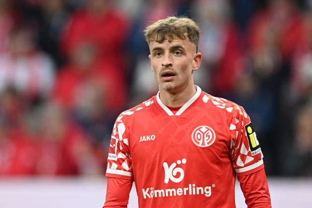 Nikolas VERATSCHNIG (MZ) halbe Figur, Halbfigur, halber Koerper, 1.FSV Mainz 05 (MZ) - SC Freiburg (FR) 0-1 Fussball 1. Bundesliga Saison 2025 2026, 29.Spieltag, Spieltag29, matchday29, am 12.04.2026, MEWA Arena Mainz. DFL regulations prohibit any use of photographs as image sequences and or quasi-video Â
