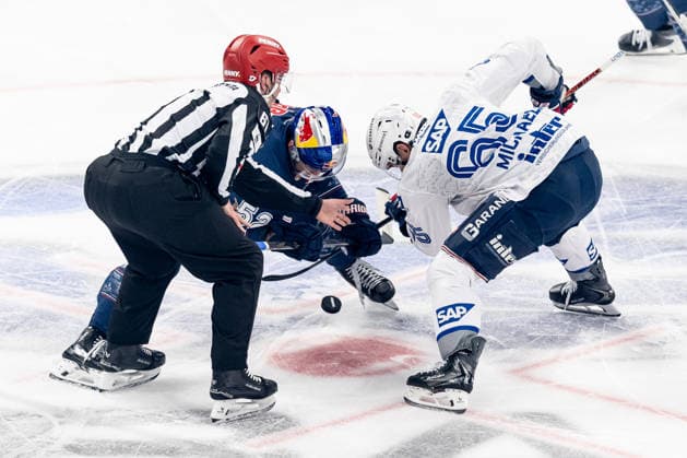 Linesperson Markus Merk fuehrt ein Bully Faceoff aus zwischen Patrick Hager (EHC Red Bull Muenchen, 52) und Marc Michaelis (Adler Mannheim, 65) GER, EHC Red Bull Muenchen vs. Adler Mannheim, Eishockey, DEL, Playoffs, Halbfinale Spiel 4, Saison 2025 2026, 14.04.2026. GER, EHC Red Bull Muenchen vs. Adler Mannheim, Eishockey, DEL, Playoffs, Halbfinale Spiel 4, Saison 2025 2026, 14.04.2026. Muenchen Copyright: xEibner-Pressefoto FranzxFeinerx EP_HFR