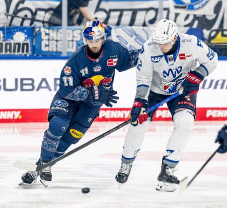 Kampf um den Puck Zweikampf zwischen Markus Eisenschmid (EHC Red Bull Muenchen, 11) und Nicolas Mattinen (Adler Mannheim, 52) GER, EHC Red Bull Muenchen vs. Adler Mannheim, Eishockey, DEL, Playoffs, Halbfinale Spiel 4, Saison 2025 2026, 14.04.2026. GER, EHC Red Bull Muenchen vs. Adler Mannheim, Eishockey, DEL, Playoffs, Halbfinale Spiel 4, Saison 2025 2026, 14.04.2026. Muenchen Copyright: xEibner-Pressefoto HeikexFeinerx EP_HFR