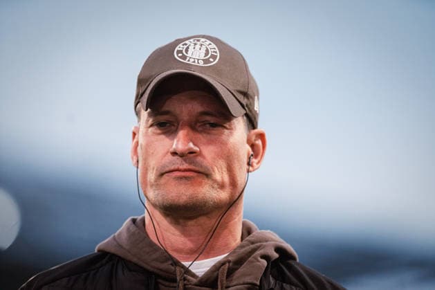 1. Bundesliga: FC St. Pauli vs. 1. FC Köln, 17.04.2026 Alexander Blessin (Trainer FC St. Pauli) beim Interview; Fußball, 1. Bundesliga, 30. Spieltag: FC St. Pauli vs. 1. FC Köln am 17.04.2026 im Millerntor-Stadion, Hamburg DFL REGULATIONS PROHIBIT ANY USE OF PHOTOGRAPHS AS IMAGE SEQUENCES AND OR QUASI-VIDEO. Copyright: xBEAUTIFULxSPORTS Tonhäuserx