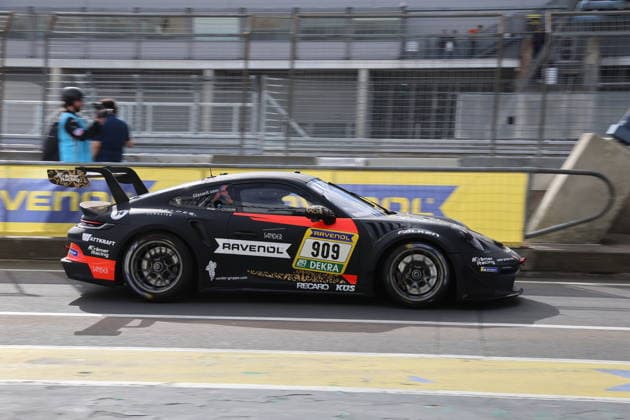 RECORD DATE NOT STATED 909 Peter Sander (Beulich GER) Lionel Mesnager (Bergisch Gladbach GER) Karsten Kraemer (Bergisch Gladbach GER), Porsche 911 GT3 Cup, Team: Kkraemer Racing (GER) in der Boxengasse GER, Motorsport, ADAC Ravenol 24H Qualifiers, Nuerburgring, Rennen 1, Nuerburg, Rheinland-Pfalz, Deutschland, 18.04.2026 GER, Motorsport, ADAC Ravenol 24H Qualifiers, Nuerburgring, Rennen 1, Nuerburg, Rheinland-Pfalz, Deutschland, 18.04.2026 Nuerburg Copyright: xEibner-Pressefoto JuergenxAugstx EP_JAT