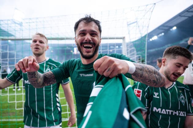 18.04.2026, Fussball, 1. Bundesliga, 30. Spieltag Saison 2025 2026, SV Werder Bremen - Hamburger SV, Leonardo Bittencourt (SV Werder Bremen) freut sich über den Sieg, xRHR-FOTO TKx Copyright: RHR-FOTOx RHR-FOTO TK