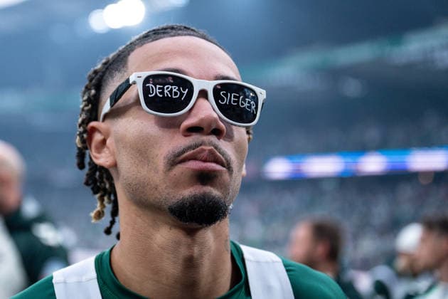 Sport Bilder des Tages 18.04.2026, Fussball, 1. Bundesliga, 30. Spieltag Saison 2025 2026, SV Werder Bremen - Hamburger SV, Derbysiegerbrille Justin Njinmah (SV Werder Bremen) xRHR-FOTO TKx Copyright: RHR-FOTOx RHR-FOTO TK