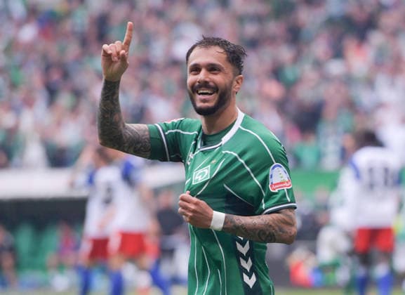 18.04.2026, xblx, Fussball 1.Bundesliga, SV Werder Bremen - Hamburger SV v.l. Leonardo Bittencourt (SV Werder Bremen), feiert das Tor zum 3:1 durch Cameron Puertas (SV Werder Bremen), NICHT IM BILD (DFL DFB REGULATIONS PROHIBIT ANY USE OF PHOTOGRAPHS as IMAGE SEQUENCES and or QUASI-VIDEO) Bremen