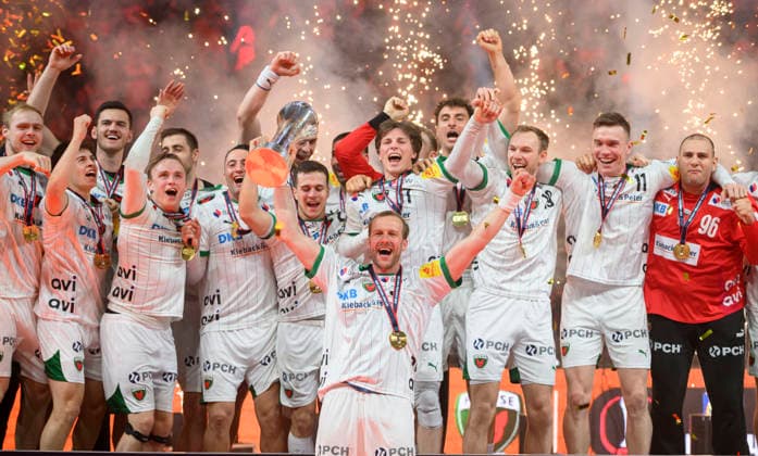 Siegerehrung, Jubel Team Füchse Berlin mit dem DHB Pokal den Max DARJ (B) hält, Mannschaft, Finale Füchse Berlin (B) - Bergischer HC (BHC), am 19.04.2026. Handball DHB Pokal Final4 2026, vom 18.04 - 19.04.2026 in Koeln Deutschland. Â