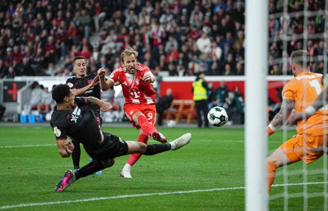 Harry Kane (Bayern Munich) scores and celebrates his teams first goal during Bayer 04 Leverkusen and FC Bayern München, Semifinal DFB-Pokal, at BayArena, Leverkusen, Germany on April 22, 2026. Thor Wegner DeFodi Images. (Photo by DeFodi Images) -