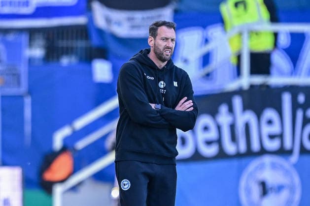 25.04.2026, Fussball, 2. Bundesliga, 31. Spieltag Saison 2025 2026, Preußen Münster - DSC Arminia Bielefeld, Trainer Mitch Kniat (Arminia Bielefeld) xRHR-FOTO TKx Copyright: RHR-FOTOx RHR-FOTO TK