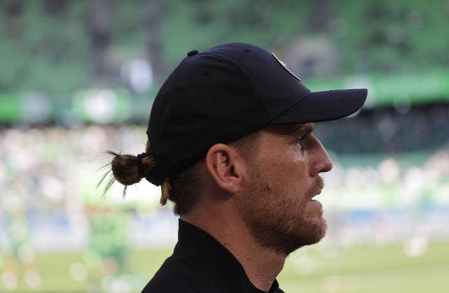 Trainer Eugen Polanski (Borussia Moenchengladbach) Fussball, Herren, Saison 2025 2026, 1.Liga, Bundesliga, Volkswagenarena, VfL Wolfsburg gegen Borussia Moenchengladbach DFL REGULATIONS PROHIBIT ANY USE OF PHOTOGRAPHS AS IMAGE SEQUENCES AND OR QUASI-VIDEO.
