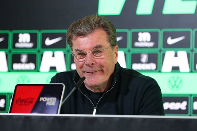 VfL vs. Mgladbach, 1. BL Wolfsburg, 25.04.2026, Fußball, Herren, Saison 2025 2026, 1. BL, VfL Wolfsburg vs. Borussia Mönchengladbach: Cheftrainer Dieter Hecking (VfL Wolfsburg) während der Pressekonferenz nach dem Spiel. (DFL DFB REGULATIONS PROHIBIT ANY USE OF PHOTOGRAPHS as IMAGE SEQUENCES and or QUASI-VIDEO) Volkswagen Arena Niedersachsen Deutschland