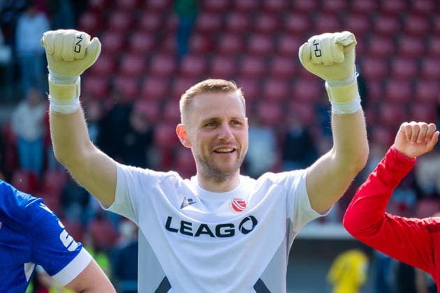 Deutschland: 3.Liga 2025 2026 - FC Viktoria Köln vs FC Energie Cottbus - 35. Spieltag - Sportpark Höhenberg-Stadion (Köln): Siegesfeier, Reaktion Marius Funk (FC Energie Cottbus, 33) Jubel, Begeisterung, glücklich, feiern Copyright: xOrhanxHabashx