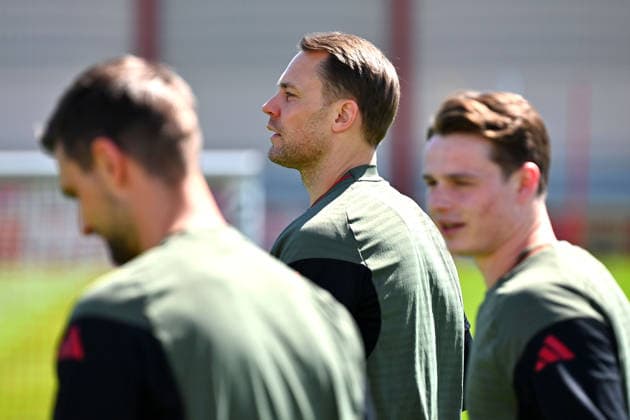 v..li:Sven ULREICH,Torwart (Bayern Muenchen), Manuel NEUER (Torwart Bayern Muenchen), Torwart Jonas URBIG (Bayern Muenchen) Abschlusstraining Bayern Muenchen am 27.04.2026 Fussball Champions League Halbfinale Paris Saint Germain (PSG) - FC Bayern Muenchen am 28.04.2026