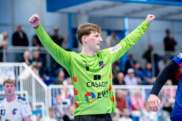 Dormagen, 27.04.2026, Handball, Herren, 2. Bundesliga, 29. Spieltag, 2025 2026: TSV Bayer Dormagen 1. VFL Potsdam Frederik Höler (1. VfL Potsdam, 1) jubelt nach einer Parade