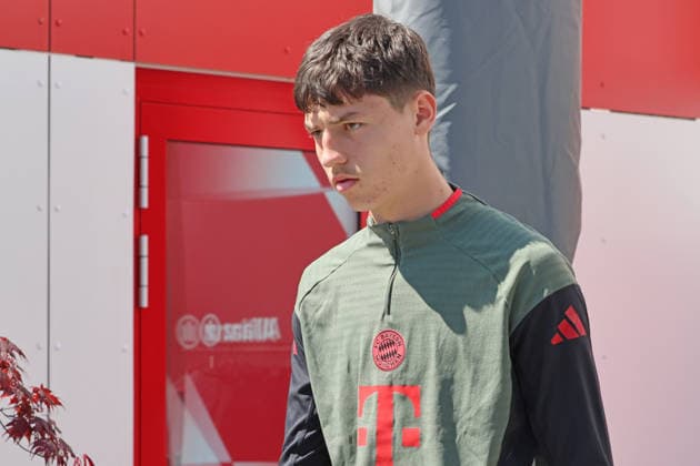 Filip Pavic, Porträt, Portrait, Fussball Abschlsstraining des FC Bayern München vor UEFA Champions League, gegen Paris Saint-Germain 27.04.2026 Trainingsgelände, Säbenerstr. FOTO: Mladen Lackovic LakoPress