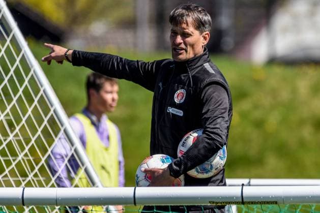 Trainer Alexander Blessin ( Pauli ) Deutschland , Hamburg , Trainingsgelände an der Kollaustrasse , Fussball , 1. Bundesliga , Training des FC St Pauli