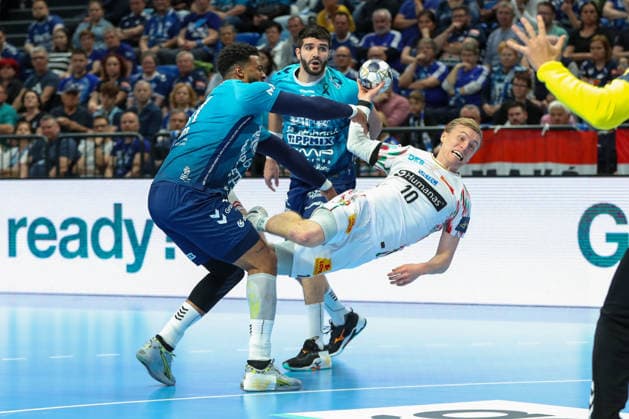 29.04.2026, xgox, Handball - EHF Champions League - 1 4 Finale Pick Szeged - SC Magdeburg v.l. Gisli Thorgeir Kristjansson (Magdeburg, 10) wirft Tor, Torschuetze, erzielt Tor, Treffer, scores the goal Szeged