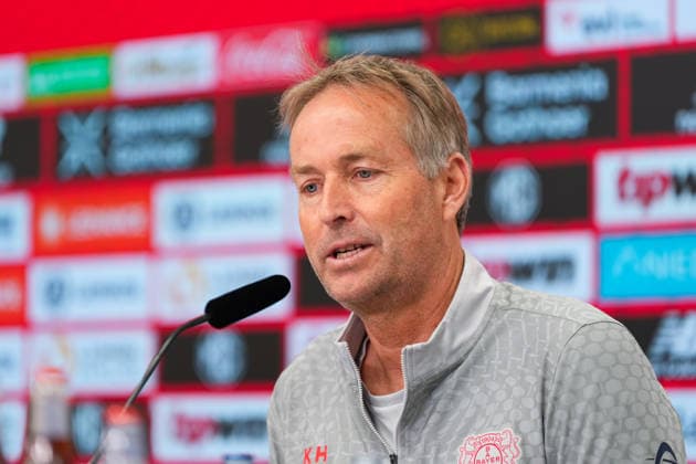 30.04.2026, xydrx, Fußball, Pressekonferenz Bayer 04 Leverkusen mit Cheftrainer Kasper Hjulmand vor dem Bundesliga Heimspiel gegen RB Leipzig, Saison 2025 2026 DFB regulations prohibit any use of photographs as image sequences and or quasi-video. Copyright: HMBxMedia YannisxDreimann