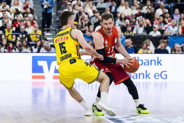 MUNICH, GERMANY - MAY 01: Andreas Andi Obst (FC Bayern Muenchen, 13) controls the ball against Martin Hermannsson (Alba Berlin, 15) during the easyCredit Basketball Bundesliga match between FC Bayern Muenchen vs. Alba Berlin at SAP Garden on matchday 27 of the easyCredit Basketball Bundesliga on May 01, 2026 in Munich, Germany. Bavaria Germany Copyright: xSteffiexWunderlx