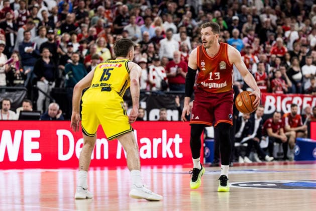 MUNICH, GERMANY - MAY 01: Andreas Andi Obst (FC Bayern Muenchen, 13) controls the ball against Martin Hermannsson (Alba Berlin, 15) during the easyCredit Basketball Bundesliga match between FC Bayern Muenchen vs. Alba Berlin at SAP Garden on matchday 27 of the easyCredit Basketball Bundesliga on May 01, 2026 in Munich, Germany. Bavaria Germany Copyright: xSteffiexWunderlx