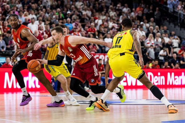 MUNICH, GERMANY - MAY 01: Andreas Andi Obst (FC Bayern Muenchen, 13) controls the ball against Martin Hermannsson (Alba Berlin, 15) and Norris Agbakoko (Alba Berlin, 17) during the easyCredit Basketball Bundesliga match between FC Bayern Muenchen vs. Alba Berlin at SAP Garden on matchday 27 of the easyCredit Basketball Bundesliga on May 01, 2026 in Munich, Germany. Bavaria Germany Copyright: xSteffiexWunderlx