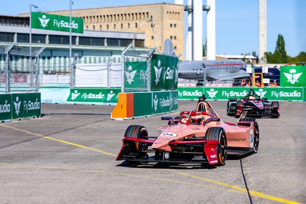 Pascal Wehrlein (Porsche Formula E Team, 94) erstes freies Training Free Practice 1, ABB FIA Formula E World Championship, WM, Weltmeisterschaft Hankook Berlin e-Prix 2026, Flughafen Berlin Tempelhof, Tempelhofer Feld, Saison 12 2025 26, Runde 7, 01.05.2026, ABB FIA Formula E World Championship, Hankook Berlin e-Prix 2026, Tempelhofer Feld, Flughafen Tempelhof, Saison 12 2025 26, Runde 7, 01.05.2026 Berlin Copyright: xEibner-Pressefoto LauraxRoemerx EP_LRR