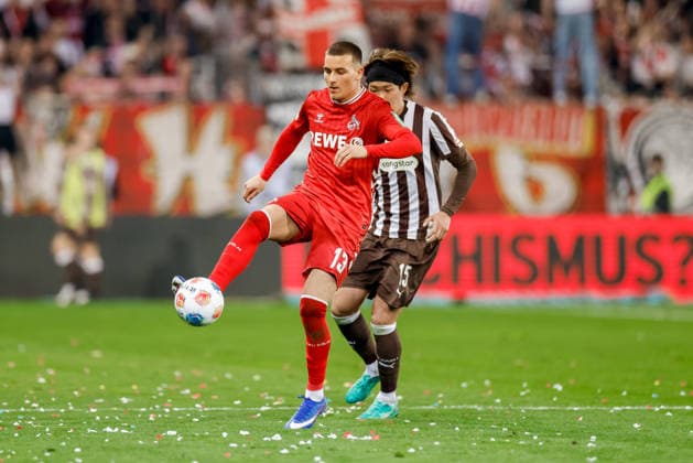 Hamburg, 17. April 2026 - Fußball, 1. Bundesliga 2025 26, FC St. Pauli - 1. FC Köln: Said El Mala (1. FC Köln, 13), Tomoya Ando (FC St. Pauli, 15) DFL REGULATIONS PROHIBIT ANY USE OF PHOTOGRAPHS AS IMAGE SEQUENCES AND OR QUASI-VIDEO.