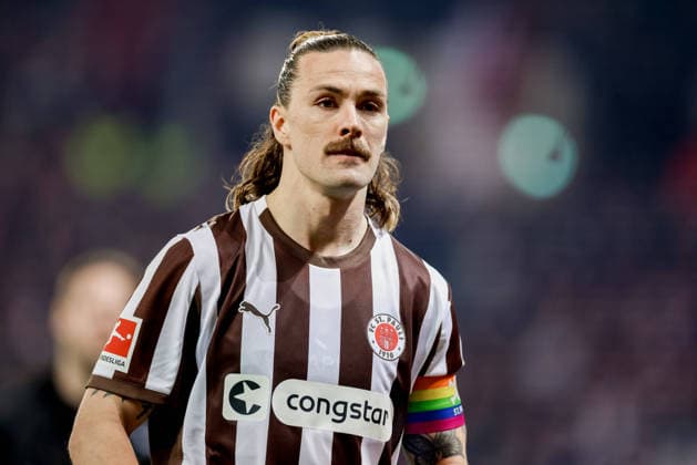 Hamburg, 17. April 2026 - Fußball, 1. Bundesliga 2025 26, FC St. Pauli - 1. FC Köln: Jackson Irvine (FC St. Pauli, 7) DFL REGULATIONS PROHIBIT ANY USE OF PHOTOGRAPHS AS IMAGE SEQUENCES AND OR QUASI-VIDEO.