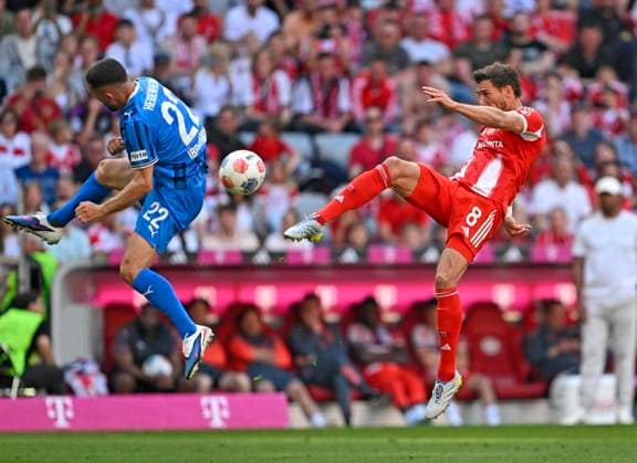 Sport Bilder des Tages 02.05.2026, Fussball Bundesliga 2025 2026, 32.Spieltag, FC Bayern München - 1.FC Heidenheim, in der Allianz-Arena München, v.l. Arijon Ibrahimovic (1. FC Heidenheim 1846) gegen Leon Goretzka (FC Bayern München)
