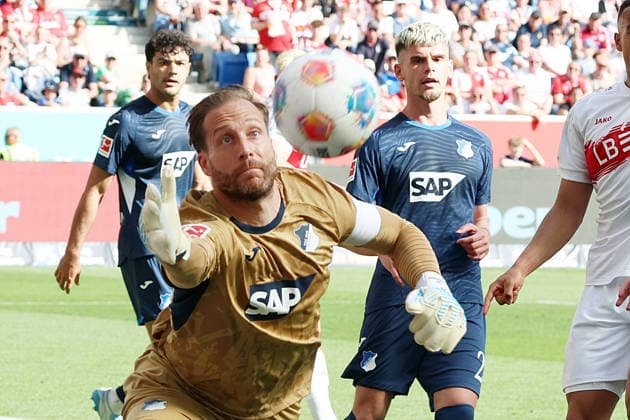Sport Bilder des Tages 02.05.2026, xrekx, Fussball 1.Bundesliga, TSG 1899 Hoffenheim - VfB Stuttgart v.l. Oliver Baumann (TSG 1899 Hoffenheim) (DFL DFB REGULATIONS PROHIBIT ANY USE OF PHOTOGRAPHS as IMAGE SEQUENCES and or QUASI-VIDEO) Sinsheim