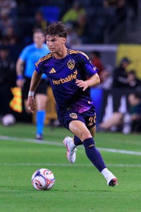 May 2, 2026, Carson, California, USA: Harbor Miller 26 of the LA Galaxy during their regular season MLS, Fussball Herren, USA game against the Vancouver Whitecaps FC on Saturday May 2, 2026 at the Dignity Health Sports Park Stadium in Carson, California. Galaxy tie with Whitecaps, 1-1. ARIANA RUIZ PI LA Galaxy Vs. Whitecaps  - ZUMAp124 20260502_zaa_p124_020 Copyright: xArianaxRuizx