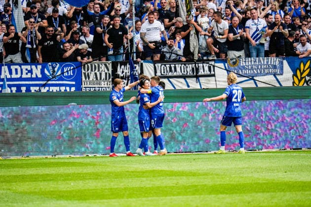 03.05.2026, xdaymx, Fussball 2.Bundesliga, Karlsruher SC - SV Darmstadt 98 Shio Fukuda (Karlsruher SC) jubelt nach seinem 2:1 Führungstreffer mit der Mannschaft (DFL DFB REGULATIONS PROHIBIT ANY USE OF PHOTOGRAPHS as IMAGE SEQUENCES and or QUASI-VIDEO) Karlsruhe