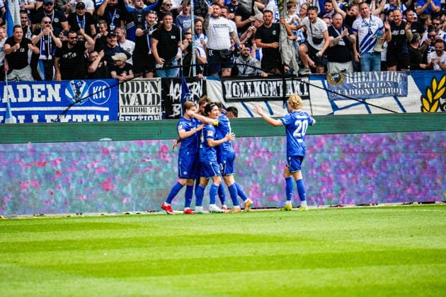 03.05.2026, xdaymx, Fussball 2.Bundesliga, Karlsruher SC - SV Darmstadt 98 Shio Fukuda (Karlsruher SC) jubelt nach seinem 2:1 Führungstreffer mit der Mannschaft (DFL DFB REGULATIONS PROHIBIT ANY USE OF PHOTOGRAPHS as IMAGE SEQUENCES and or QUASI-VIDEO) Karlsruhe