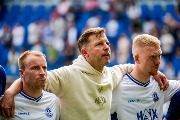 03.05.2026, xdaymx, Fussball 2.Bundesliga, Karlsruher SC - SV Darmstadt 98, Florian Kohfeldt nach dem Spiel, bedankt sich bei den mitgereisten Fans (DFL DFB REGULATIONS PROHIBIT ANY USE OF PHOTOGRAPHS as IMAGE SEQUENCES and or QUASI-VIDEO) Karlsruhe