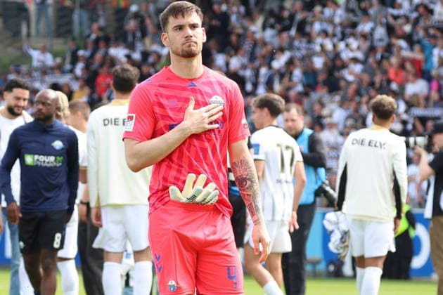 03.05.2026, xrekx, Fussball 2.Bundesliga, SV Elversberg - SC Paderborn 07 v.l. Dennis Seimen (SC Paderborn 07) bedankt bedanken sich bei den Fans, the player thanks the fans for their support Spielende (DFL DFB REGULATIONS PROHIBIT ANY USE OF PHOTOGRAPHS as IMAGE SEQUENCES and or QUASI-VIDEO) Elversberg