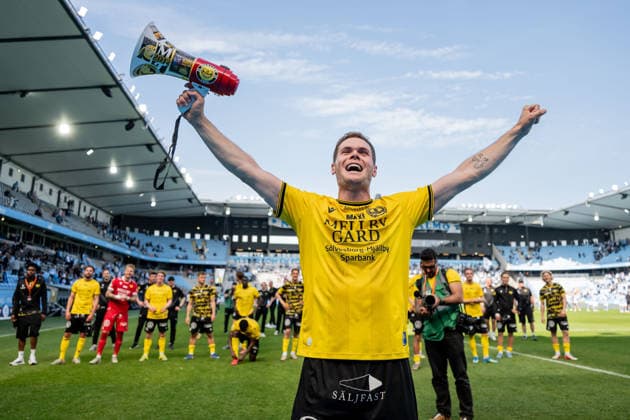 260503 Mjällbys Jacob Bergström jublar efter fotbollsmatchen i Allsvenskan mellan Malmö FF och Mjällby den 3 maj 2026 i Malmö. Copyright: PETTERxARVIDSON BB260503PA105