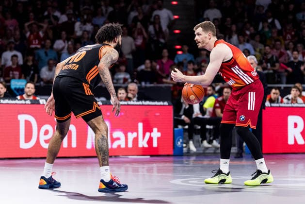 MUNICH, GERMANY - MAY 03: Andreas Andi Obst (FC Bayern Muenchen, 13) controls the ball against Tevin Brown (Rasta Vechta, 10) during the easyCredit Basketball Bundesliga match between FC Bayern Muenchen vs. Rasta Vechta at BMW Park on matchday 32 of the easyCredit Basketball Bundesliga on May 03, 2026 in Munich, Germany. Bavaria Germany Copyright: xSteffiexWunderlx