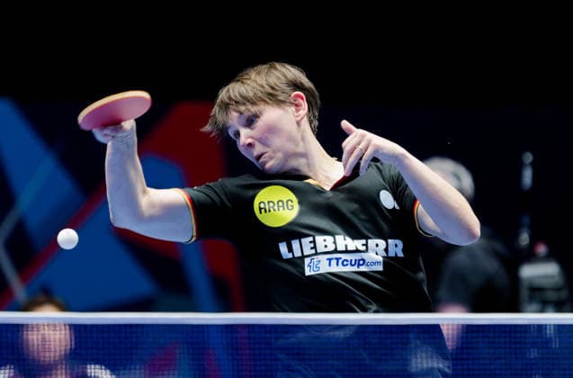 Nina Mittelham, Deutschland, ttc berlin eastside, in der Runde der besten 32 gegen Malaysia bei den Team-Weltmeisterschaften im Tischtennis in London in der OVO Arena Wembley. Nina Mittelham, Deutschland, ttc berlin eastside, Gewinnerin Europe Top 16 2021, EM-Zweite 2022 und EM-Dritte 2024, am 4. Mai in der OVO Arena Wembley bei den Team-Weltmeisterschaften im Tischtennis in London im Endrundenspiel der Runde der besten 32 gegen Malaysia gegen Chang Li Sian. London OVO Arena Wembley London England
