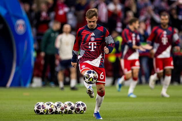 MUNICH, GERMANY - MAY 6: Joshua Kimmich (FC Bayern Muenchen, 6) plays with a ball during warm-up before the match the UEFA Champions League Semi-Final between FC Bayern Muenchen vs Paris Saint-Germain at Allianz Arena at Semi-Finals 2nd leg of the UEFA Champions League on May 6, 2026 in Munich, Germany. Bavaria Germany Copyright: xSteffiexWunderlx