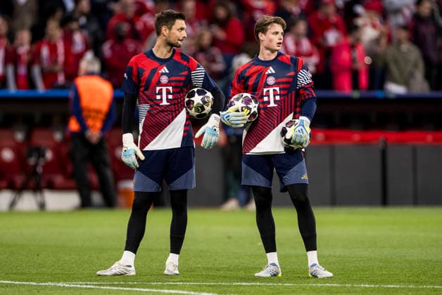 MUNICH, GERMANY - MAY 6: Sven Ulreich (FC Bayern Muenchen, 26) and Jonas Urbig (FC Bayern Muenchen, 40) during warm-up before the UEFA Champions League Semi-Final between FC Bayern Muenchen vs Paris Saint-Germain at Allianz Arena at Semi-Finals 2nd leg of the UEFA Champions League on May 6, 2026 in Munich, Germany. Bavaria Germany Copyright: xSteffiexWunderlx