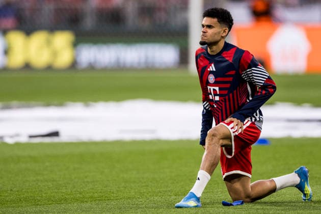 MUNICH, GERMANY - MAY 6: Luis Diaz (FC Bayern Muenchen, 14) stretches during warm-up before the UEFA Champions League Semi-Final between FC Bayern Muenchen vs Paris Saint-Germain at Allianz Arena at Semi-Finals 2nd leg of the UEFA Champions League on May 6, 2026 in Munich, Germany. Bavaria Germany Copyright: xSteffiexWunderlx
