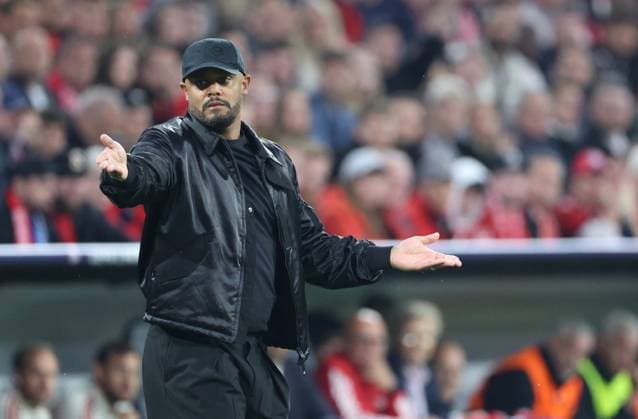 GER, CL Halbfinale FC Bayern Muenchen (GER) vs Paris Saint-Germain (FRA) 06.05.2026, Allianz Arena, München, GER, CL Halbfinale FC Bayern Muenchen (GER) vs Paris Saint-Germain (FRA), im Bild picture shows Coachingzone Seitenlinie Trainerbereich Technische Zone. Trainer Vincent Kompany (FC Bayern Muenchen) ist ratlos