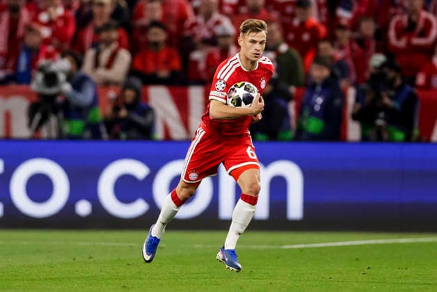 MUNICH, GERMANY - MAY 6: Joshua Kimmich (FC Bayern Muenchen, 6) with the ball in his hands during the UEFA Champions League Semi-Final between FC Bayern Muenchen vs Paris Saint-Germain at Allianz Arena at Semi-Finals 2nd leg of the UEFA Champions League on May 6, 2026 in Munich, Germany. Bavaria Germany Copyright: xSteffiexWunderlx