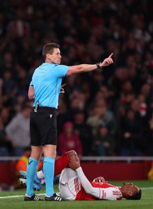Referee, Daniel Siebert and Gabriel of Arsenal- Arsenal v Atletico Madrid, UEFA Champions League Semi-Final, Second Leg, Emirates Stadium, London, UK - 5th May 2026. No free usage or syndication, standard fees apply. Arsenal v Atletico Madrid, UEFA Champions League, Semi Final, Second Leg, Football, Emirates Stadium, London, UK - 05 May 2026London Emirates Stadium United Kingdom EDITORIAL USE ONLY No use with unauthorised audio, video, data, fixture lists, club league logos or live services. Online in-match use limited to 120 images, no video emulation. No use in betting, games or single club league player publications. Copyright: xMDI Shutterstockx 16860348hv