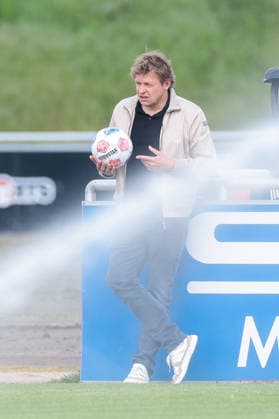 07.05.2026, Fussball, Training des FC Schalke 04. Direktor Profifussball Youri Mulder (FC Schalke 04). Gelsenkirchen Trainingsgelände FC Schalke 04 NRW Deutschland xRHR-FOTO YYx Copyright: RHR-FOTOx RHR-FOTO YY