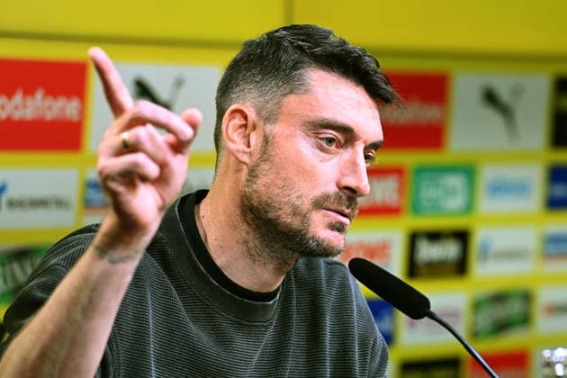 Trainer Albert RIERA (F) Enttaeuschung, enttaeuscht, Frust, niedergeschlagen, in der Pressekonferenz nach dem Spiel Fussball 1. Bundesliga, 33.Spieltag, matchday33, Spieltag33, Borussia Dortmund (DO) - Eintracht Frankfurt (F) 3-2 am 08.04.2026 in Dortmund Deutschland. DFL regulations prohibit any use of photographs as image sequences and or quasi-video Â